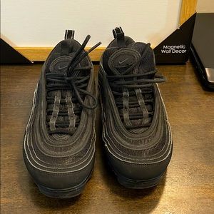 Triple black boys Vapor max